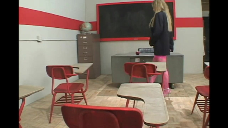 Busty X: Джаггернавты - Сцена 01