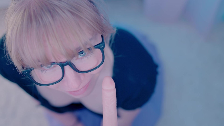 Jolie Lyon: Bạn thân nhất của chị kế là một diễn viên...