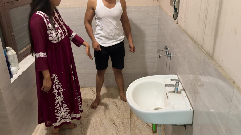 Hornycouple149: Saya mengongkek keras isteri kawan baik saya Saara Bhabhi, video...