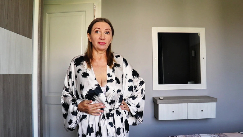 MariaOld: La formosa matrigna matura futanari insegna passione