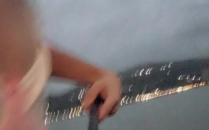 NotAFuta: Nevěsta exhibicionista stříká na ulici
