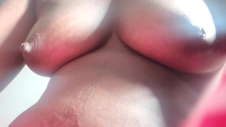 Roseblue2: Massaggiare le mie tette piccole