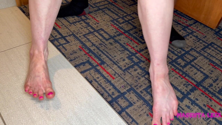 Magenta Lexx: Doing a Cam Custom Fuck