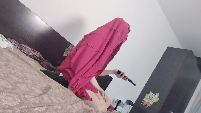 Amateur_MS: Seksi Latin Deniyor Ve Kıyafetlerini Kesiyor.