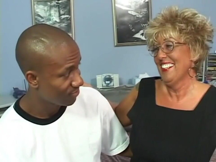 XTime Vod: Granny Vs MILF - original Version in HD Restyling