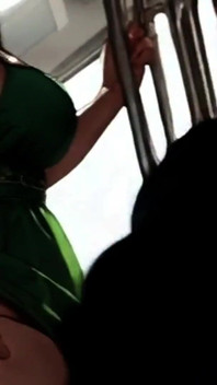 Culos picantes: milfs lechosas toman el autobús de longitud completa