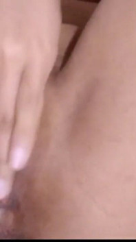 Indisches dorfmädchen fingert muschi und masturbiert und enge muschi in nahaufnahme