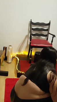 Curvy Dominatrix Delivers Facesitting to Her Leather Slave