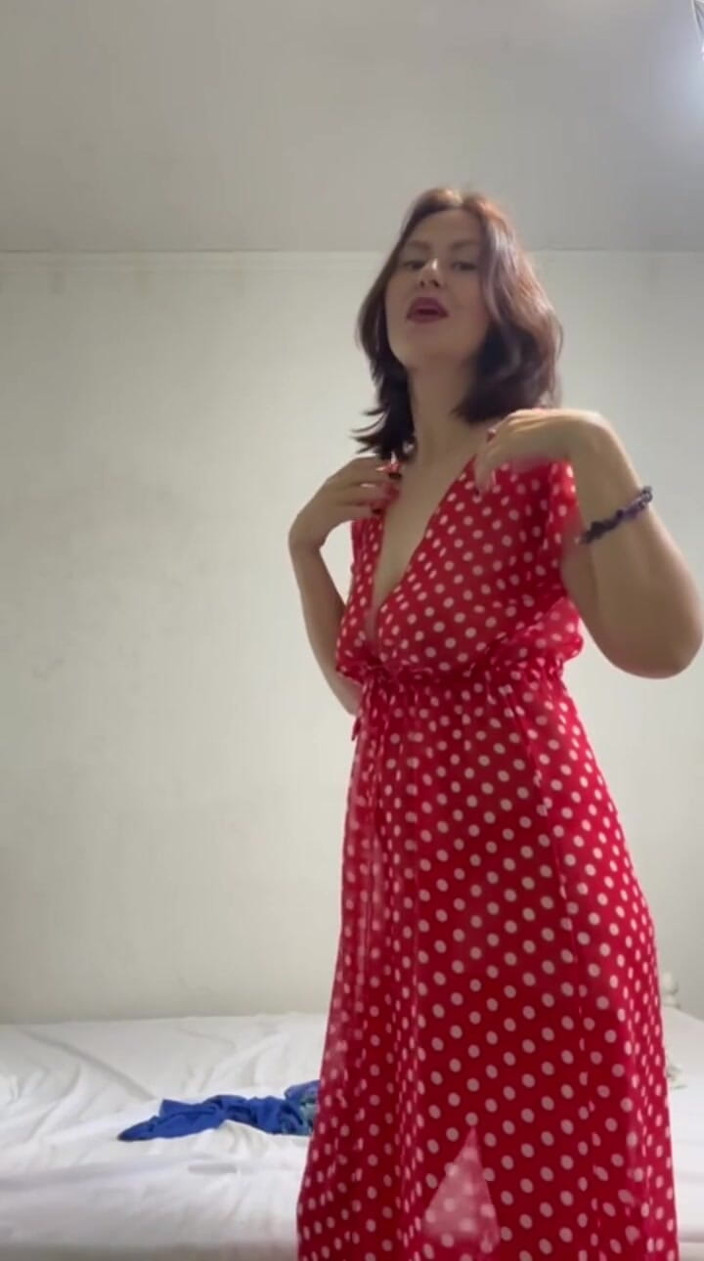 ANGELA_LADY: MILF Tried to Insert a Dildo Dry