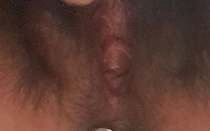 Mommy big hairy pussy: Tampilan Bawah Butt Plug