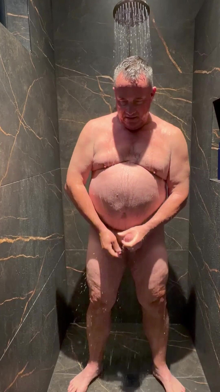 GottaLuvBB: Cinta Rakaman di Bilik Mandi