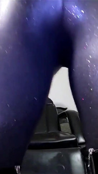 Cameltoe berkilat, permainan downjacket dan fetish solo palam dubur