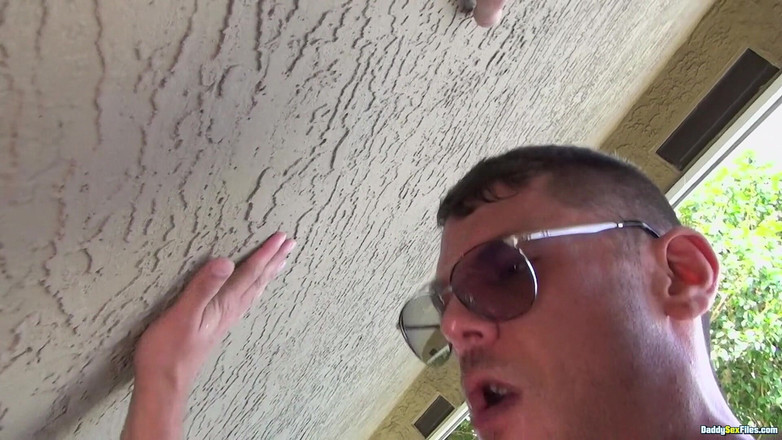 Daddy Sex Files: Bakgård spooge suger