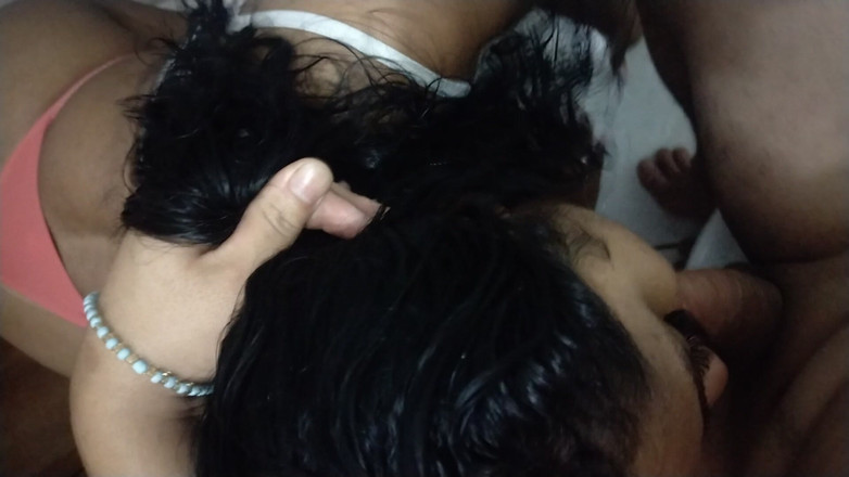 Jr and denies: Meine freche freundin kam ins badezimmer und lutschte mich, bis...