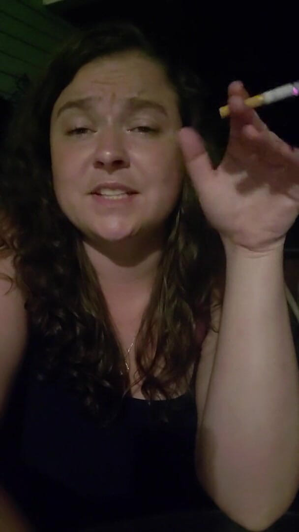 Mistress Michella Marijuana: Grandota fumando con la dominatrix Michella