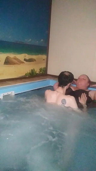 VivianDimondBBW: Je me fais doigter, puis je suce cette bite et...