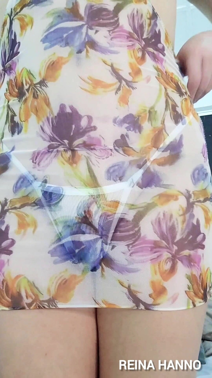 Reina Hanno: Gros plan sur une robe transparente