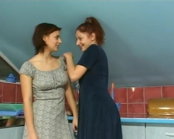 BB Video - Old School: Немецкая оргия с тинкой с горячей крошкой в любительском видео
