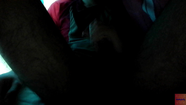 monkylufy: Masturbando-se para um vídeo hentai