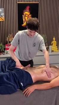 Heisser Hetero-typ Bekommt Handjob Von Masseur