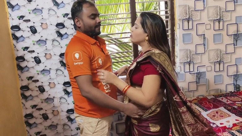 Sona bhabhi: देसी भारतीय भाभी की तंग चूत में स्विगी डिलीवरी बॉय द्वारा चुदाई