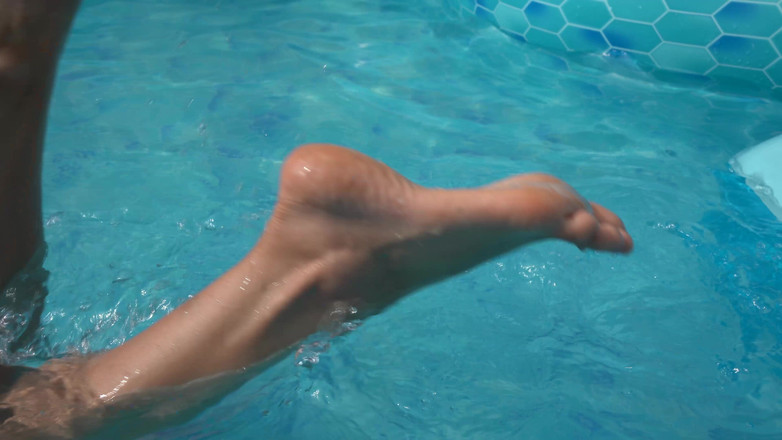 Hidi Heaventoosh: Splashing Water
