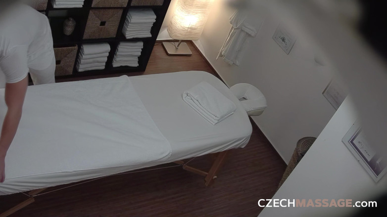Czech Massage: Czech Massage 252: Big-ass Chubby MILF Jerks off Her Masseur with...