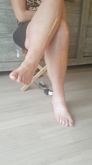 MisS Angel: Gioco ancora con i piedi nudi.