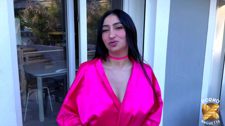 Porno Baguette: Didi, com seus peitos grandes, é fodida por dois paus