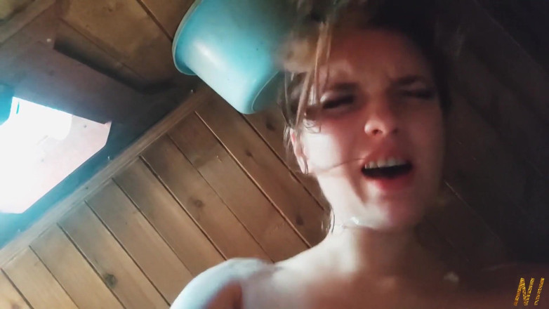 Vika Lita: Deel 2 - rode pet in de sauna