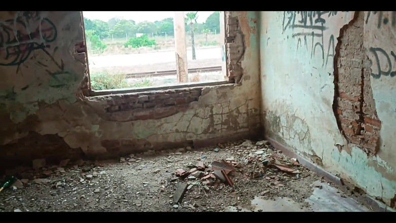 Karely Ruiz: 버려진 역에서 법으로 내 핫한 20살 여동생 따먹기