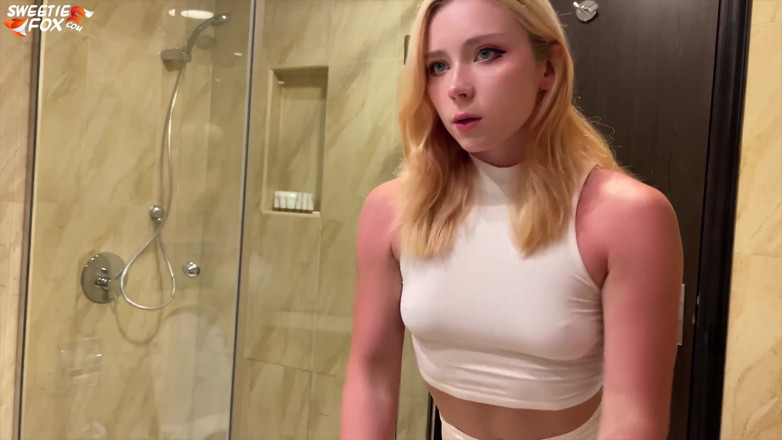 Sweetie Fox: Marido traído no resort - foda dura na bunda e na...