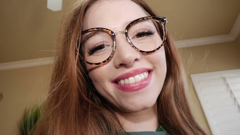 Lethal hardcore videos: Myra Gimans se ve caliente con gafas y un facial