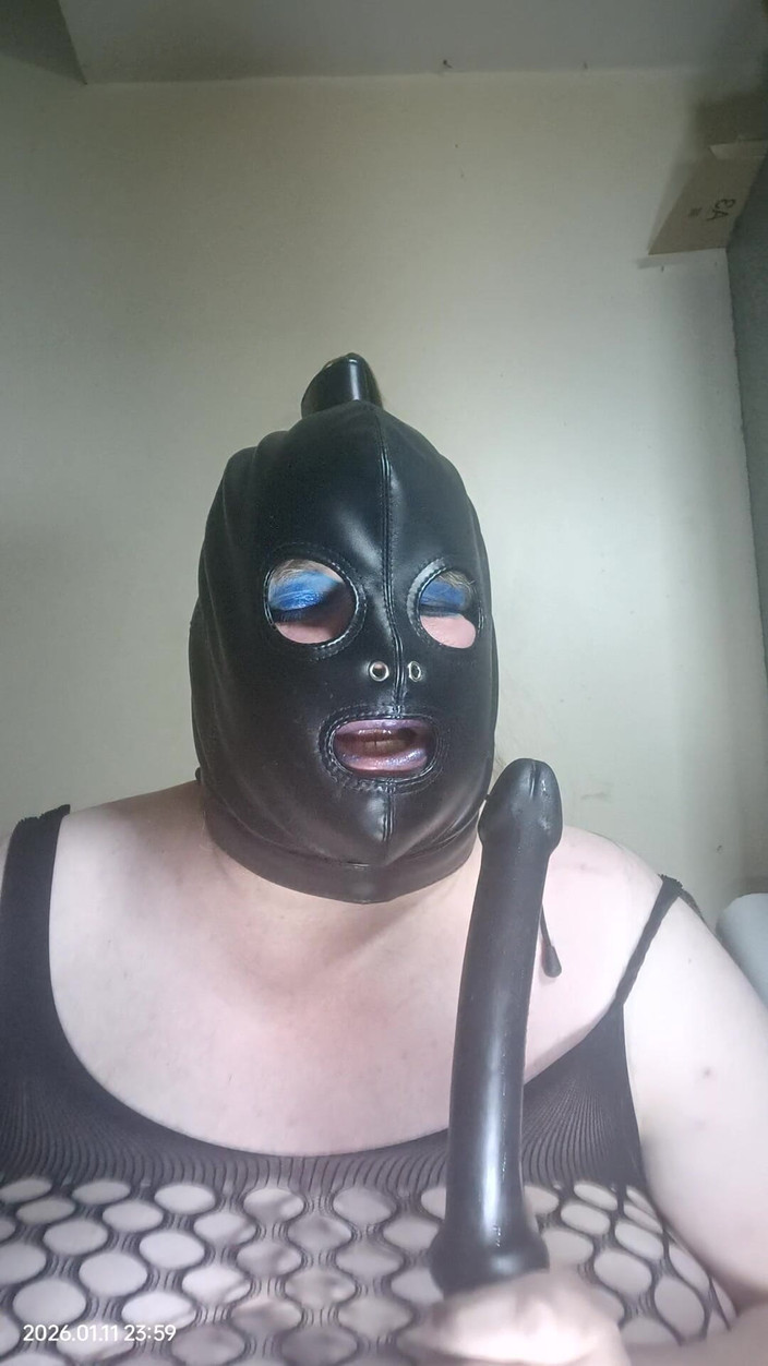 Stephanie-Nicole-TV: Bbw tv lagi asik nyepong dildo dan nyepong kontolnya pakai...