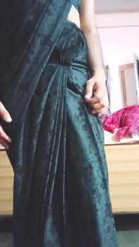 Indian Gay Crossdresser Gaurisissy Looking Hot in Black Saree
