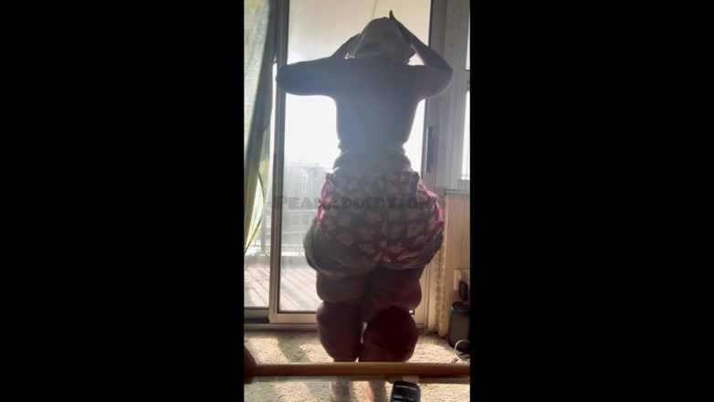 Pearaddiction: Videoclip complet cu piele largă