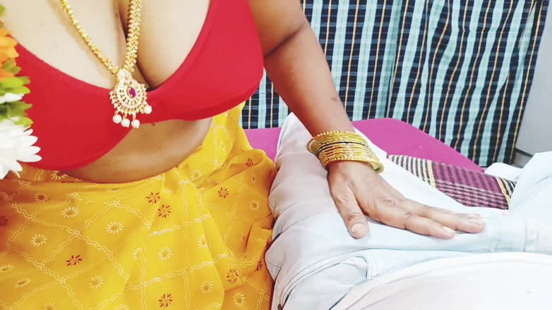 Telugu honey lips: भाग- 1, सौतेला बेटा सौतेली मम्मी को चोद रहा है, तेलुगु गंदी बातचीत।