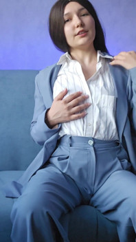 퇴근 후 집으로 돌아오는 비서, 몸을 보여주고 자위해
