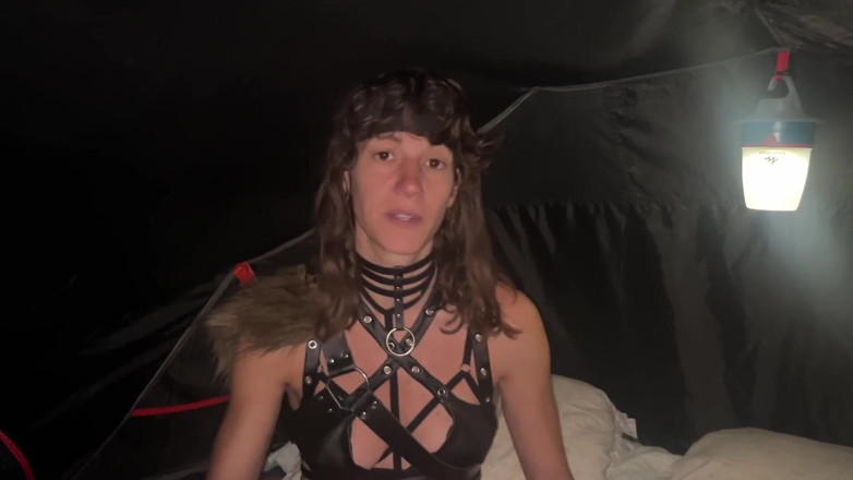 Lety Howl: Anal jebanie w namiocie! Podczas Festiwalu Muzyki Metalowej!