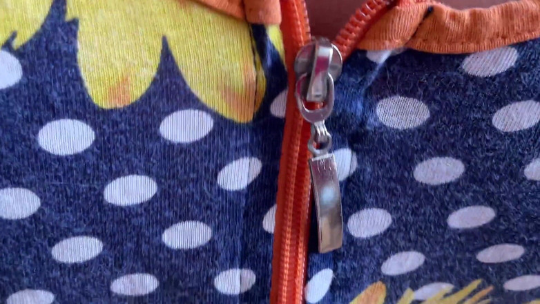 Lux Eva: Милфа играет с грудями и клитором