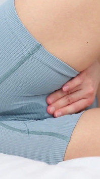 Smáčení mých kraťasů Fetiš - Promočená kundička - Rychlé prstění sólo sexy blondýnka