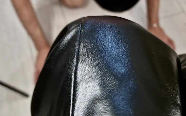 Mistressrola: Batendo bolas da amante Rola para escravo