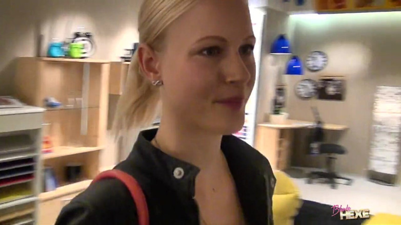 Blondehexe: Mega dans un magasin de meubles