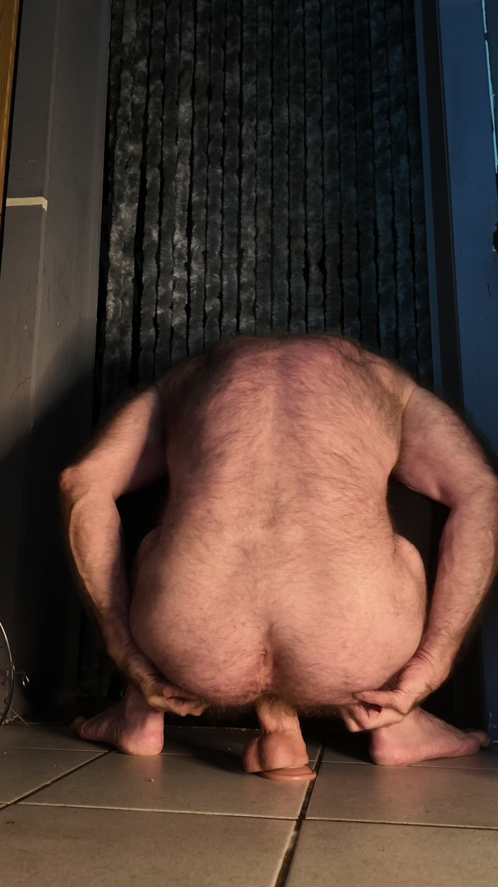 JackvanDean: Kıllı ayı çorap ve dildo deniyor