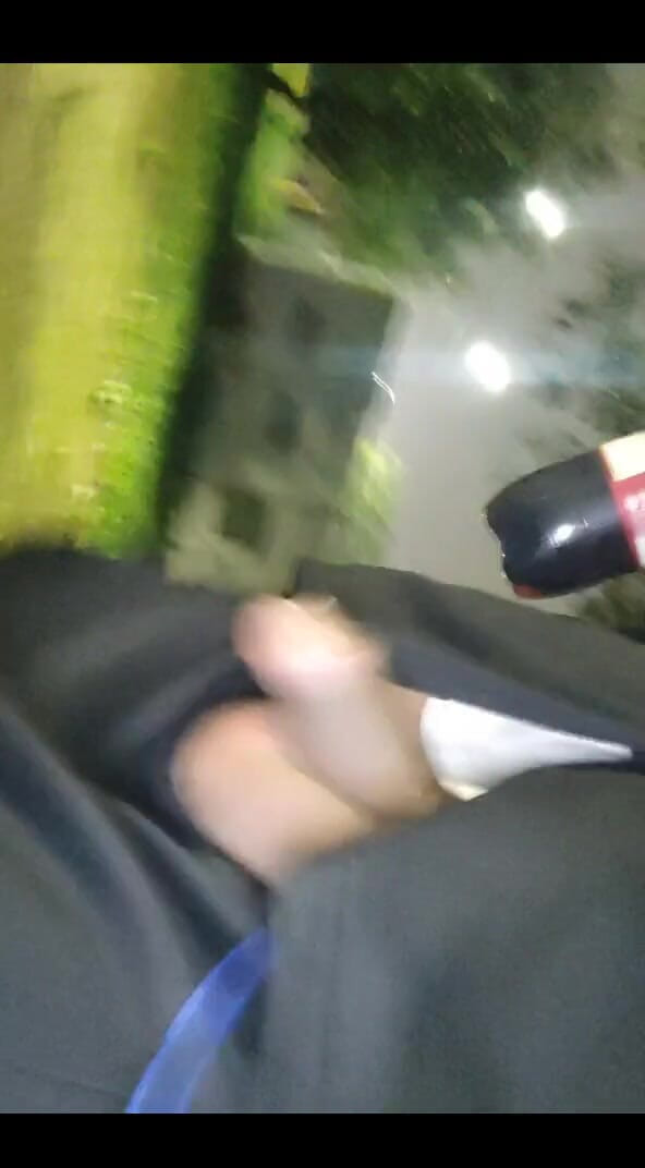 AlexAlejandro13: 我喜欢在孤独的公园里散步时喷奶，大鸡巴