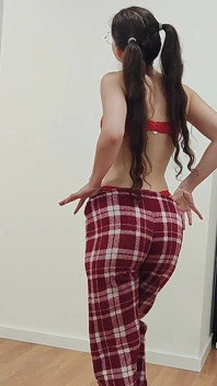 Shana il pagliaccio più sexy si masturba joi sborra