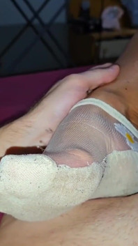 Heiße MILF in alten socken bittet um sperma in ihrer muschi