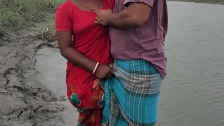Sabina244: Deshi Bowdi Fucking Alone Beside a River Outdoor