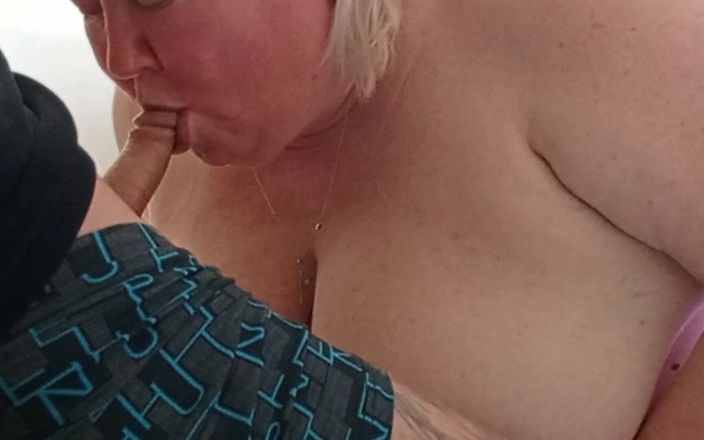 Zona901: Eine freundin macht blowjob und schwanz fingert, bis ich komme