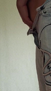 Dua pacarku lagi asik masturbasi pakai jeans sampai muncrat